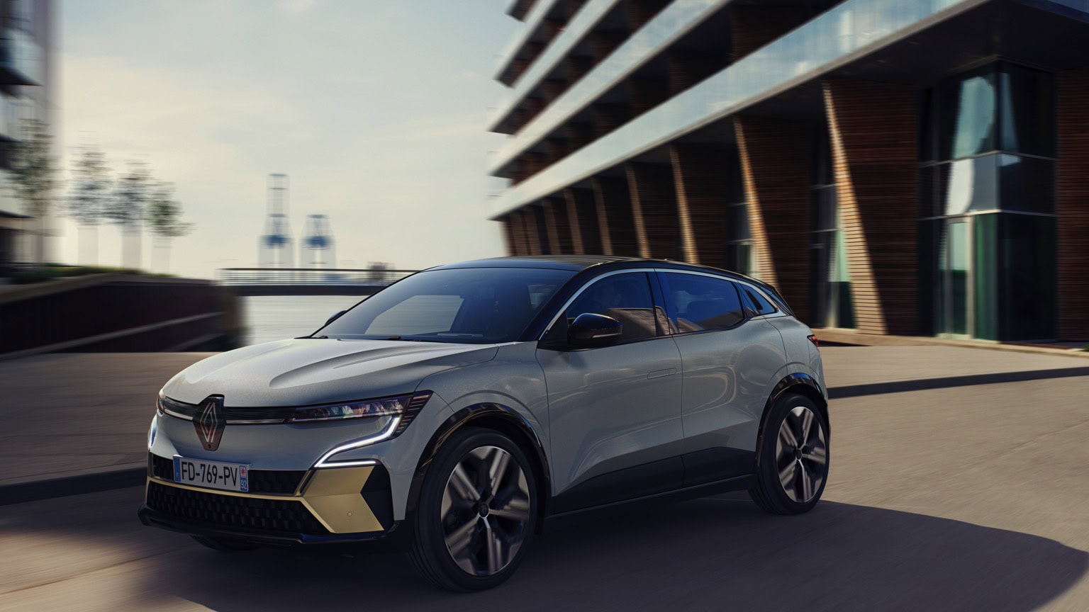 Renault Megane ETech 04@2x