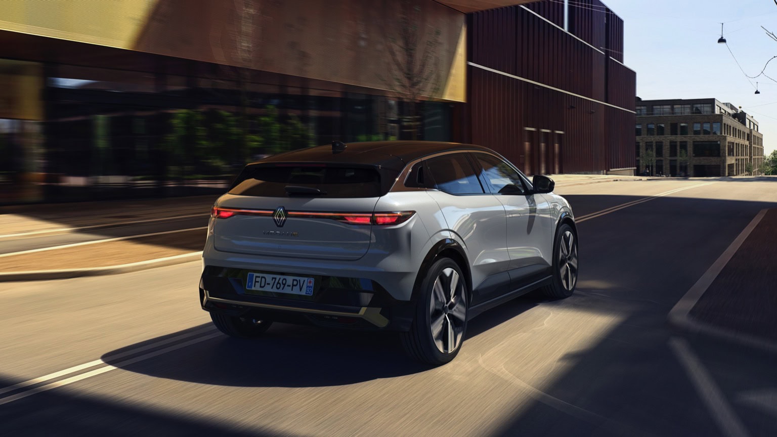 Renault Megane ETech 06@2x 2